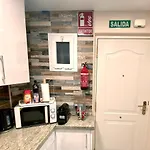 Sun Coast -- Superb With 4 Pools, Gardens & Breakfast בנאלמדנה