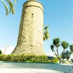 Sun Coast -- Superb With 4 Pools, Gardens & Breakfast