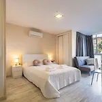 Sun Coast -- Superb With 4 Pools, Gardens & Breakfast * בנאלמדנה