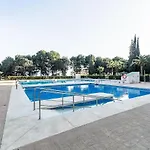 Sun Coast -- Superb With 4 Pools, Gardens & Breakfast דירה