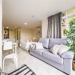 Sun Coast -- Superb With 4 Pools, Gardens & Breakfast * בנאלמדנה