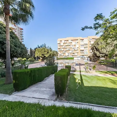 Sun Coast -- Superb With 4 Pools, Gardens & Breakfast דירה *