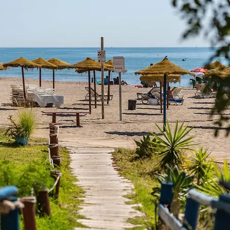 דירה Sun Coast -- Superb With 4 Pools, Gardens & Breakfast בנאלמדנה