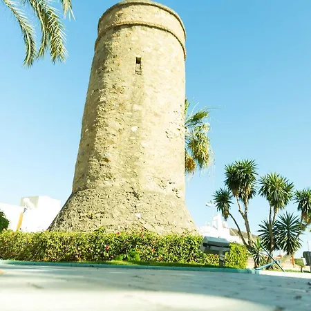 Sun Coast -- Superb With 4 Pools, Gardens&breakfast