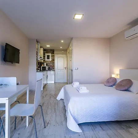 Sun Coast -- Superb With 4 Pools, Gardens&breakfast